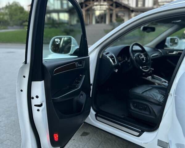 Белый Ауди Ку 5, объемом двигателя 1.98 л и пробегом 170 тыс. км за 13900 $, фото 23 на Automoto.ua
