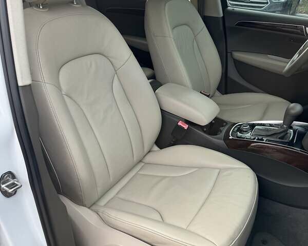 Белый Ауди Ку 5, объемом двигателя 2 л и пробегом 222 тыс. км за 13100 $, фото 26 на Automoto.ua