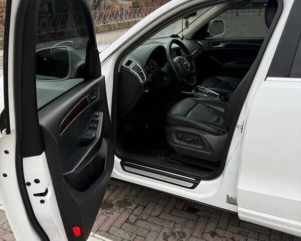 Белый Ауди Ку 5, объемом двигателя 1.98 л и пробегом 105 тыс. км за 13000 $, фото 9 на Automoto.ua