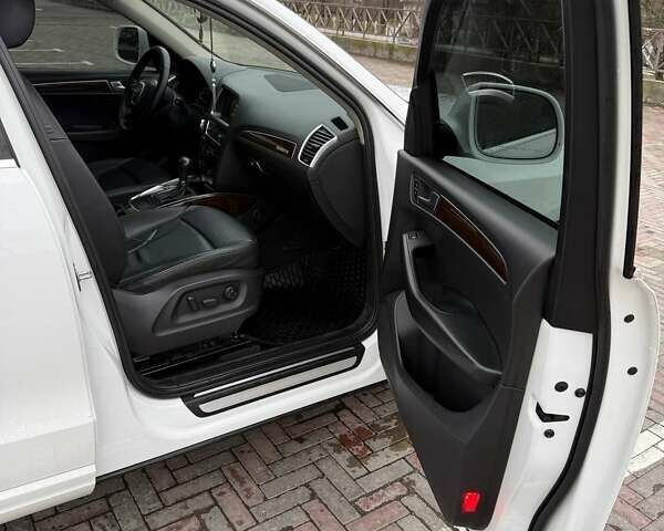 Белый Ауди Ку 5, объемом двигателя 1.98 л и пробегом 105 тыс. км за 13000 $, фото 11 на Automoto.ua