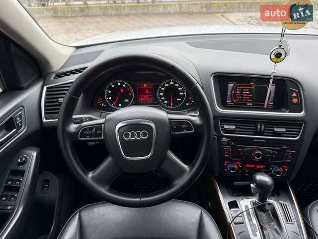 Белый Ауди Ку 5, объемом двигателя 1.98 л и пробегом 105 тыс. км за 13000 $, фото 15 на Automoto.ua
