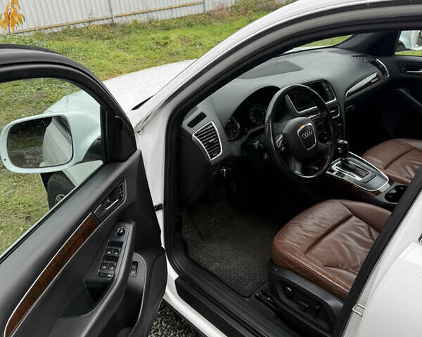 Белый Ауди Ку 5, объемом двигателя 1.98 л и пробегом 130 тыс. км за 11600 $, фото 21 на Automoto.ua