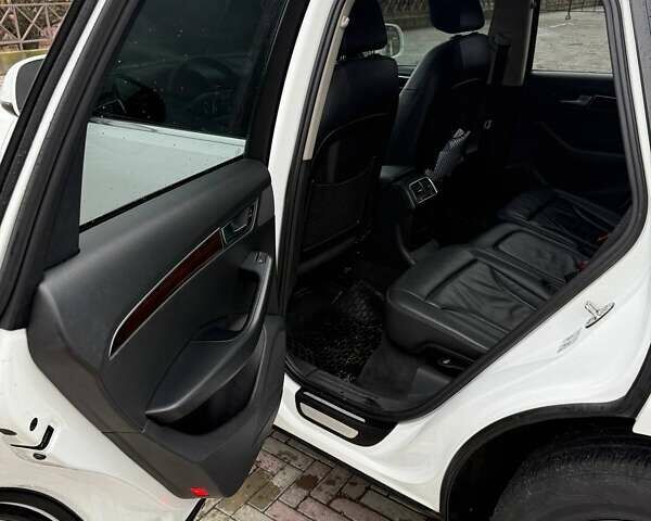 Белый Ауди Ку 5, объемом двигателя 1.98 л и пробегом 105 тыс. км за 13000 $, фото 10 на Automoto.ua