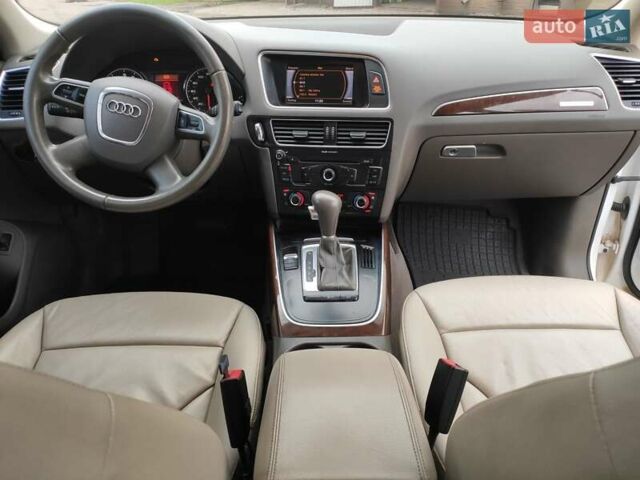 Белый Ауди Ку 5, объемом двигателя 1.98 л и пробегом 192 тыс. км за 10700 $, фото 16 на Automoto.ua