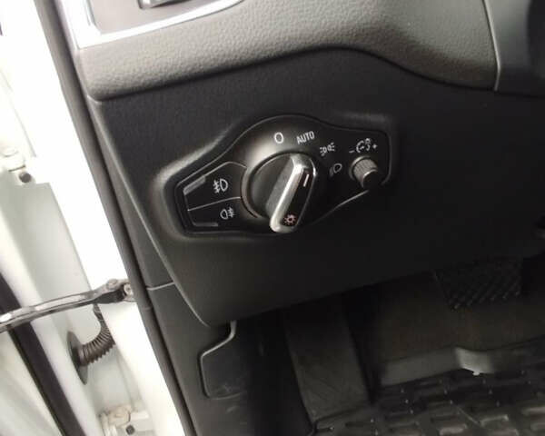 Белый Ауди Ку 5, объемом двигателя 1.97 л и пробегом 210 тыс. км за 17500 $, фото 56 на Automoto.ua