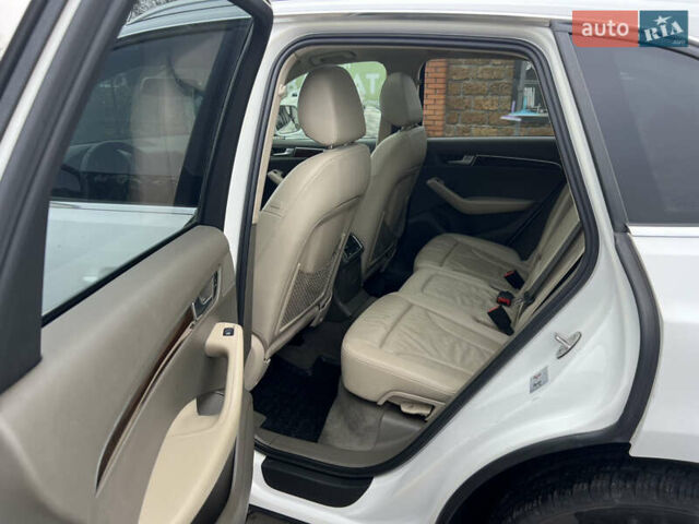 Белый Ауди Ку 5, объемом двигателя 1.98 л и пробегом 291 тыс. км за 10300 $, фото 27 на Automoto.ua