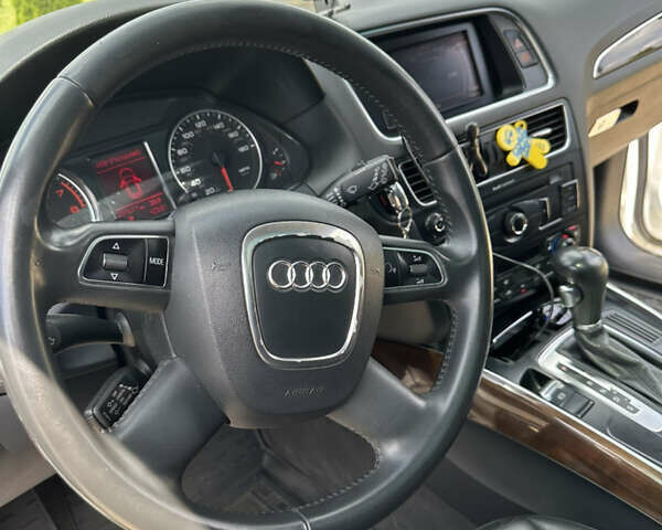 Белый Ауди Ку 5, объемом двигателя 2.01 л и пробегом 207 тыс. км за 13500 $, фото 8 на Automoto.ua