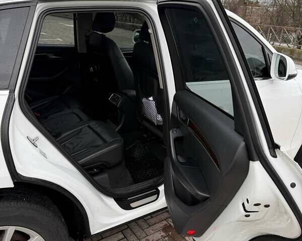 Белый Ауди Ку 5, объемом двигателя 1.98 л и пробегом 105 тыс. км за 13000 $, фото 12 на Automoto.ua