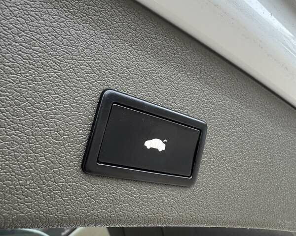 Белый Ауди Ку 5, объемом двигателя 2 л и пробегом 222 тыс. км за 13100 $, фото 14 на Automoto.ua