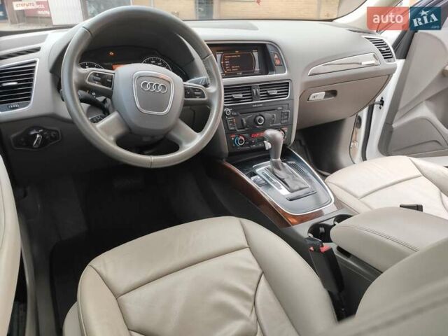 Белый Ауди Ку 5, объемом двигателя 1.98 л и пробегом 192 тыс. км за 10700 $, фото 17 на Automoto.ua