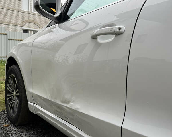 Белый Ауди Ку 5, объемом двигателя 1.98 л и пробегом 130 тыс. км за 11600 $, фото 5 на Automoto.ua