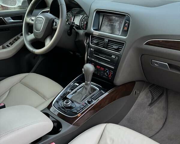 Белый Ауди Ку 5, объемом двигателя 2 л и пробегом 222 тыс. км за 13100 $, фото 27 на Automoto.ua