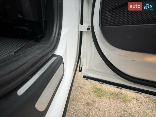 Белый Ауди Ку 5, объемом двигателя 1.98 л и пробегом 220 тыс. км за 7300 $, фото 46 на Automoto.ua