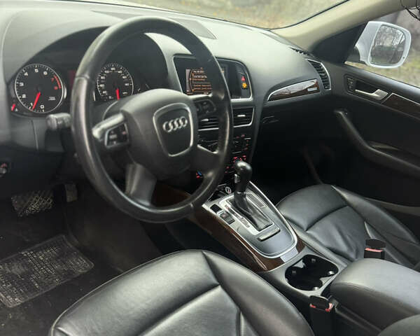 Белый Ауди Ку 5, объемом двигателя 1.98 л и пробегом 215 тыс. км за 11400 $, фото 6 на Automoto.ua