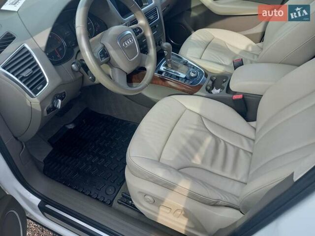 Білий Ауді Ку 5, об'ємом двигуна 2.01 л та пробігом 220 тис. км за 12200 $, фото 25 на Automoto.ua
