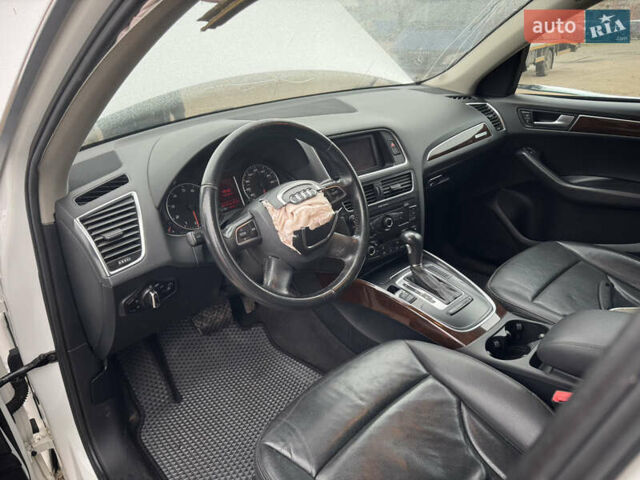 Белый Ауди Ку 5, объемом двигателя 1.98 л и пробегом 220 тыс. км за 7300 $, фото 36 на Automoto.ua