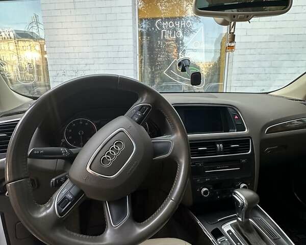 Белый Ауди Ку 5, объемом двигателя 2 л и пробегом 208 тыс. км за 15000 $, фото 4 на Automoto.ua