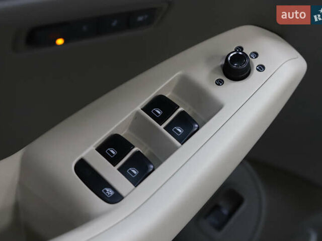 Білий Ауді Ку 5, об'ємом двигуна 2 л та пробігом 179 тис. км за 14900 $, фото 67 на Automoto.ua