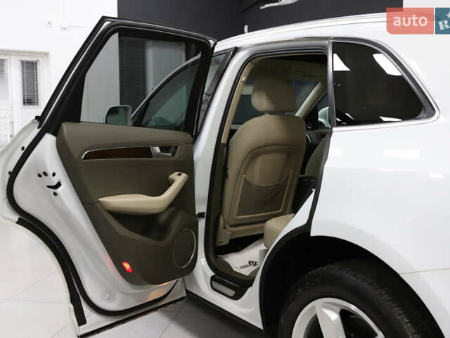 Білий Ауді Ку 5, об'ємом двигуна 2 л та пробігом 179 тис. км за 14900 $, фото 98 на Automoto.ua