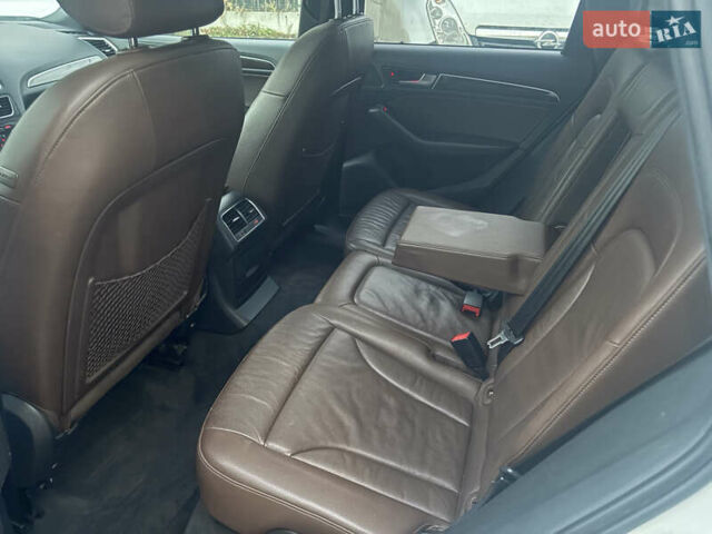 Білий Ауді Ку 5, об'ємом двигуна 2 л та пробігом 231 тис. км за 10800 $, фото 8 на Automoto.ua