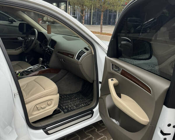 Белый Ауди Ку 5, объемом двигателя 1.98 л и пробегом 250 тыс. км за 15700 $, фото 13 на Automoto.ua