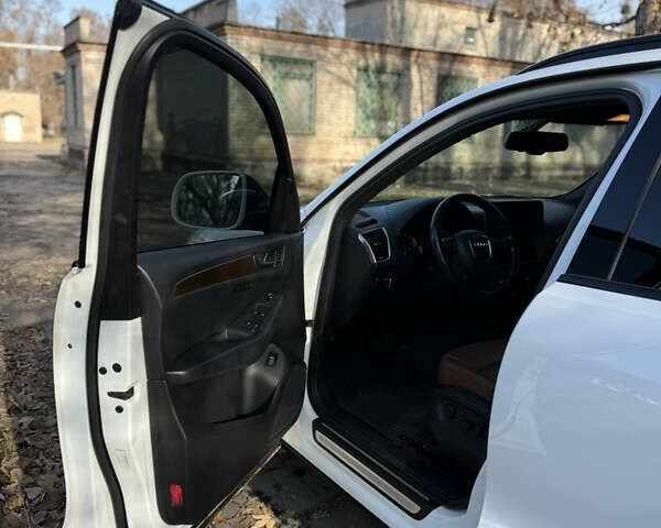 Белый Ауди Ку 5, объемом двигателя 1.98 л и пробегом 269 тыс. км за 15000 $, фото 12 на Automoto.ua