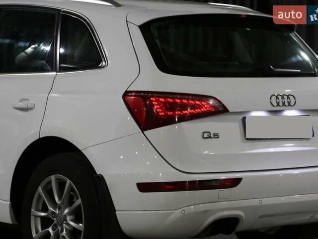 Белый Ауди Ку 5, объемом двигателя 1.97 л и пробегом 137 тыс. км за 18000 $, фото 7 на Automoto.ua
