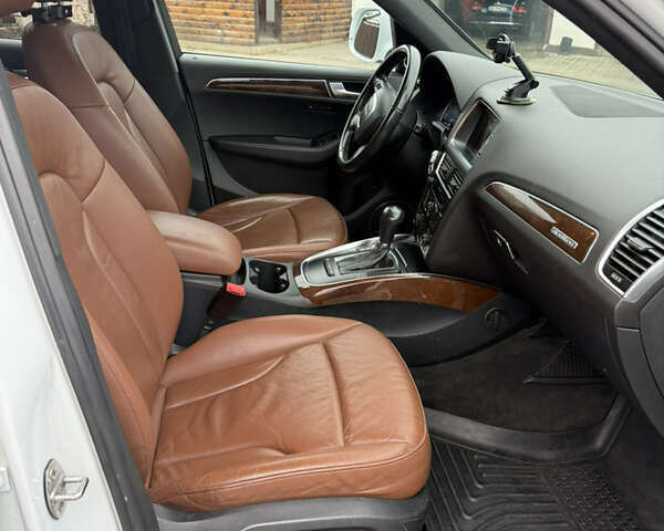 Білий Ауді Ку 5, об'ємом двигуна 1.98 л та пробігом 125 тис. км за 12500 $, фото 13 на Automoto.ua