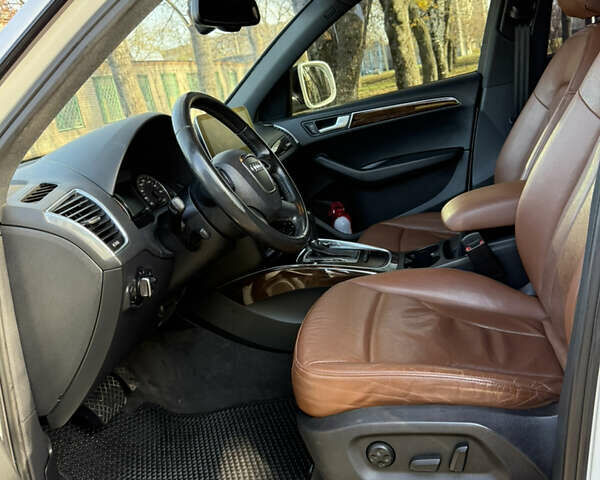 Белый Ауди Ку 5, объемом двигателя 1.98 л и пробегом 269 тыс. км за 15000 $, фото 13 на Automoto.ua