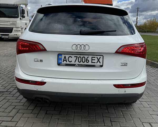 Белый Ауди Ку 5, объемом двигателя 1.97 л и пробегом 375 тыс. км за 14500 $, фото 4 на Automoto.ua