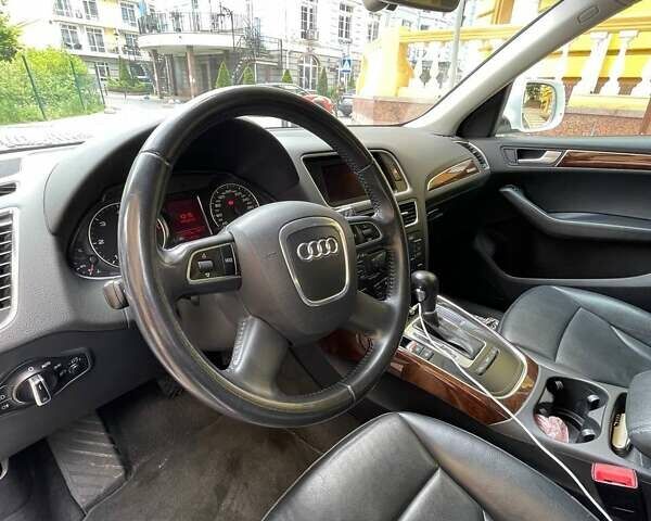 Белый Ауди Ку 5, объемом двигателя 1.98 л и пробегом 137 тыс. км за 18800 $, фото 12 на Automoto.ua