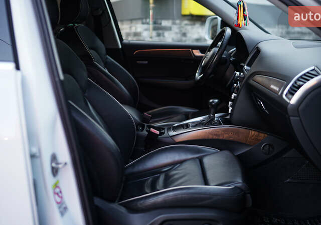 Белый Ауди Ку 5, объемом двигателя 1.97 л и пробегом 200 тыс. км за 16500 $, фото 23 на Automoto.ua