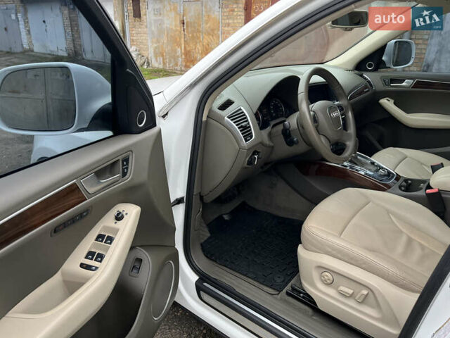 Белый Ауди Ку 5, объемом двигателя 2 л и пробегом 170 тыс. км за 12999 $, фото 30 на Automoto.ua