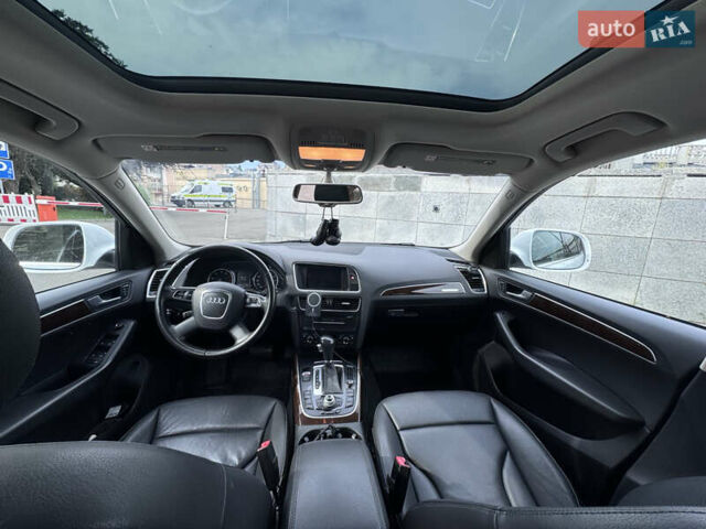 Белый Ауди Ку 5, объемом двигателя 1.98 л и пробегом 196 тыс. км за 14499 $, фото 7 на Automoto.ua