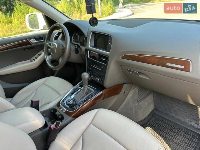 Белый Ауди Ку 5, объемом двигателя 1.98 л и пробегом 183 тыс. км за 16200 $, фото 6 на Automoto.ua