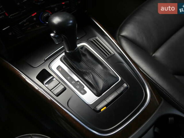 Белый Ауди Ку 5, объемом двигателя 1.97 л и пробегом 137 тыс. км за 18000 $, фото 21 на Automoto.ua