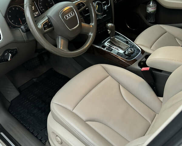 Белый Ауди Ку 5, объемом двигателя 2 л и пробегом 248 тыс. км за 12700 $, фото 7 на Automoto.ua