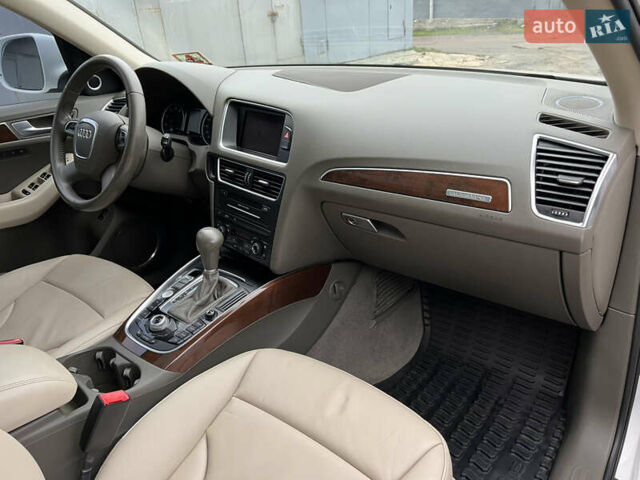 Белый Ауди Ку 5, объемом двигателя 2 л и пробегом 170 тыс. км за 12999 $, фото 26 на Automoto.ua