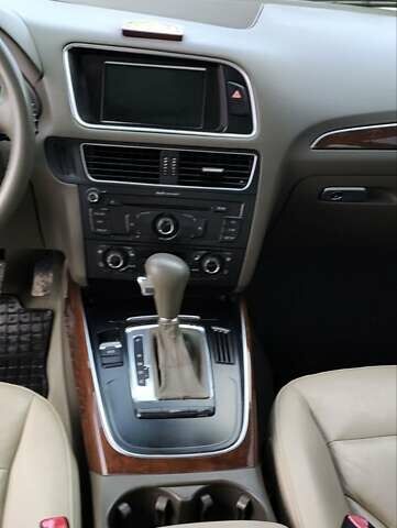 Білий Ауді Ку 5, об'ємом двигуна 1.98 л та пробігом 190 тис. км за 12400 $, фото 10 на Automoto.ua