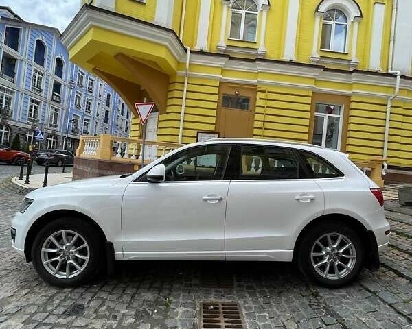 Белый Ауди Ку 5, объемом двигателя 1.98 л и пробегом 137 тыс. км за 18800 $, фото 3 на Automoto.ua