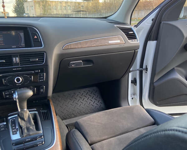 Белый Ауди Ку 5, объемом двигателя 2 л и пробегом 125 тыс. км за 17000 $, фото 5 на Automoto.ua