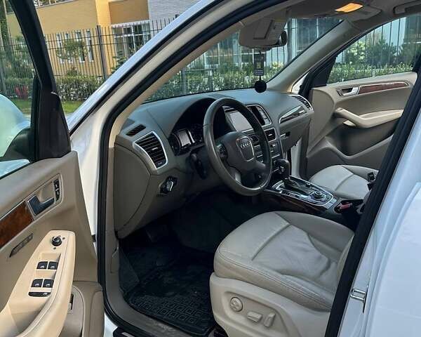 Белый Ауди Ку 5, объемом двигателя 1.98 л и пробегом 183 тыс. км за 16200 $, фото 20 на Automoto.ua