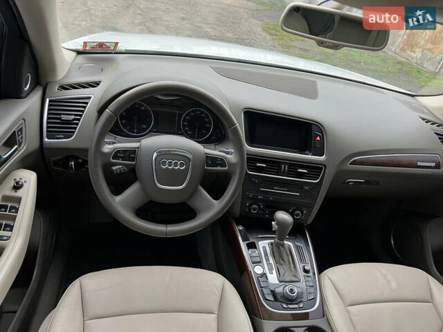 Белый Ауди Ку 5, объемом двигателя 2 л и пробегом 170 тыс. км за 12999 $, фото 21 на Automoto.ua