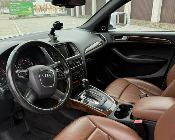 Білий Ауді Ку 5, об'ємом двигуна 1.98 л та пробігом 125 тис. км за 12500 $, фото 10 на Automoto.ua