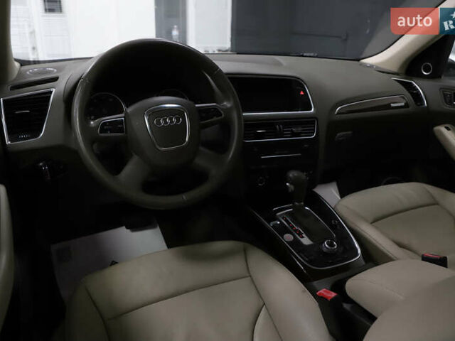 Білий Ауді Ку 5, об'ємом двигуна 2 л та пробігом 179 тис. км за 14900 $, фото 105 на Automoto.ua