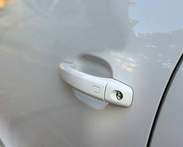 Белый Ауди Ку 5, объемом двигателя 1.98 л и пробегом 198 тыс. км за 13999 $, фото 8 на Automoto.ua