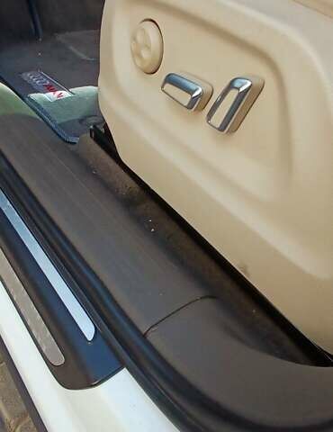 Белый Ауди Ку 5, объемом двигателя 1.98 л и пробегом 293 тыс. км за 12999 $, фото 9 на Automoto.ua