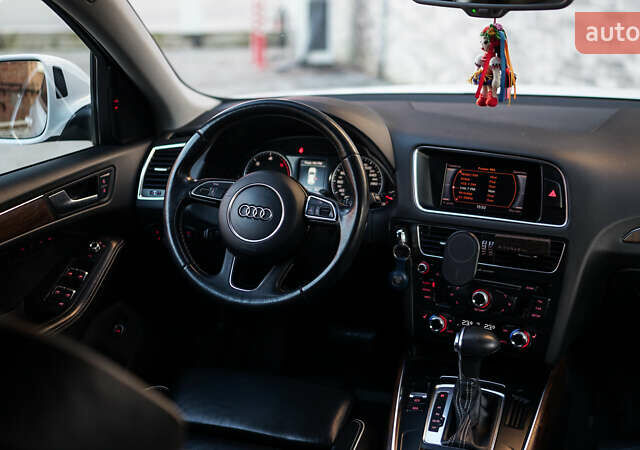 Белый Ауди Ку 5, объемом двигателя 1.97 л и пробегом 200 тыс. км за 16500 $, фото 26 на Automoto.ua