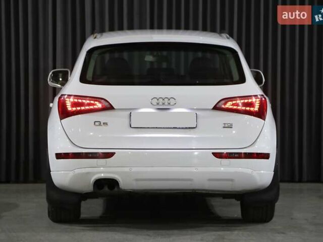 Белый Ауди Ку 5, объемом двигателя 1.97 л и пробегом 137 тыс. км за 18000 $, фото 5 на Automoto.ua