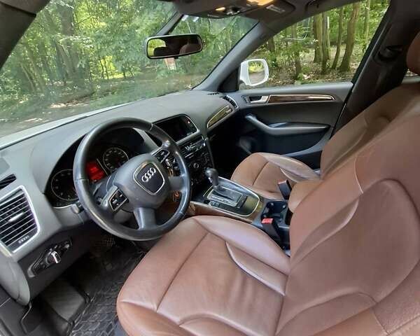 Белый Ауди Ку 5, объемом двигателя 1.98 л и пробегом 251 тыс. км за 12500 $, фото 6 на Automoto.ua